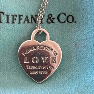 Tiffany & Co 16 - 18” reversible heart pendant necklace